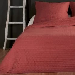 Linder Plaids Couvre Lit Et Taie Matelassés Polyester Brique 240 X 180 -Plaids Soldes couvre lit et taie matelasses polyester brique 240 x 180 1