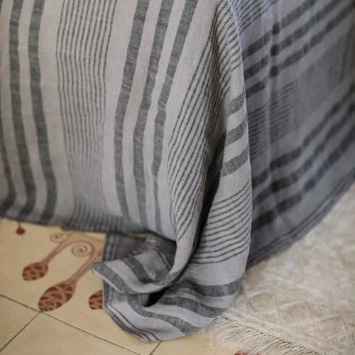 Lo De Manuela Plaids Jeté De Lin Pur Lavé Stripes Gris Noir 250x230 4 Lo De Manuela Plaids Jeté De Lin Pur Lavé Stripes Gris Noir 250x230 – Image 2