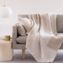 Maisons Du Monde Plaids Plaid Beige Et écru 130x170 7 Maisons Du Monde Plaids Plaid Beige Et écru 130x170 -Plaids Soldes plaid beige et ecru 130x170 1000 2 9 211856 1