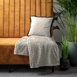 Dutch Decor Plaids Plaid Beige Fleece 150x200 Cm Avec Imprimé Animalier -Plaids Soldes plaid beige fleece 150x200 cm avec imprime animalier 2