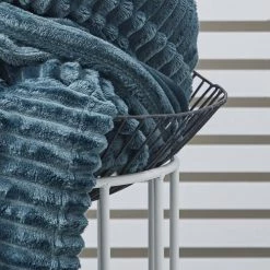 Today Plaids Plaid Cotelé Uni En Polyester Bleu 150X200 Cm -Plaids Soldes plaid cotele uni en polyester bleu 150x200 cm 2