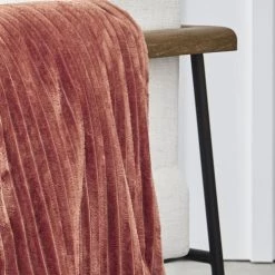 Today Plaids Plaid Cotelé Uni En Polyester Rouge 150X200 Cm -Plaids Soldes plaid cotele uni en polyester rouge 150x200 cm 2