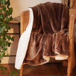 Le Comptoir De La Plage Plaids Plaid Doublé Imitation "Mouton" Marron 130x170cm -Plaids Soldes plaid double imitation mouton marron 130x170cm 4