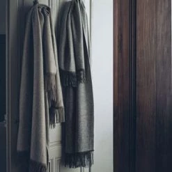 Alexandre Turpault Plaids Plaid En Baby Alpaga Beige 130x200 11 Alexandre Turpault Plaids Plaid En Baby Alpaga Beige 130x200 -Plaids Soldes plaid en baby alpaga gris 130x200 1