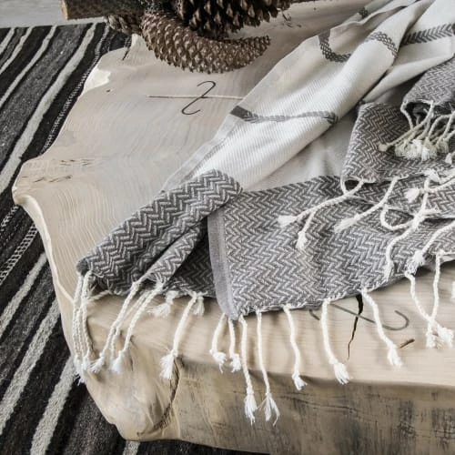 Febronie Plaids Plaid En Coton 160x250 Ecru Et Taupe 7 Febronie Plaids Plaid En Coton 160x250 Ecru Et Taupe – Image 5