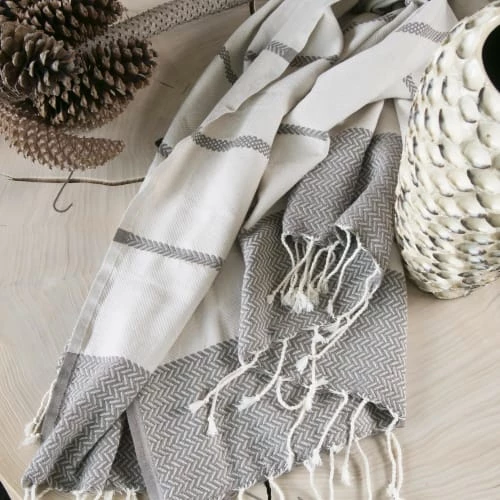 Febronie Plaids Plaid En Coton 160x250 Ecru Et Taupe 8 Febronie Plaids Plaid En Coton 160x250 Ecru Et Taupe – Image 6