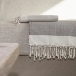 Febronie Plaids Plaid En Coton 160x250 Taupe Clair Et écru -Plaids Soldes plaid en coton 160x250 taupe clair et ecru 5