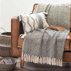 Maisons Du Monde Plaids Plaid En Coton Noir Et Blanc Motifs Graphiques 130x170 13 Maisons Du Monde Plaids Plaid En Coton Noir Et Blanc Motifs Graphiques 130x170 -Plaids Soldes plaid en coton noir et blanc motifs graphiques 130x170 1000 0 22 173944 5