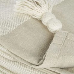 Maisons Du Monde Plaids Plaid En Coton Tissé écru Et Beige Avec Pompons 220x240 -Plaids Soldes plaid en coton tisse ecru et beige avec pompons 220x240 1000 6 15 222604 3