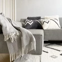 Malagoon Plaids Plaid En Laine Recyclée Double Face Beige Camel 131x170 -Plaids Soldes plaid en laine recyclee a structure grise naturelle 131x170 5