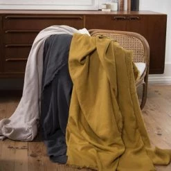 Febronie Plaids Plaid En Lin Lavé 180x260 Moutarde -Plaids Soldes plaid en lin lave 180x260 moutarde 4