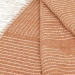 Maisons Du Monde Plaids Plaid Gratté Doux Motif Jacquard écru Et Orange 130x170 -Plaids Soldes plaid gratte doux motif jacquard ecru et orange 130x170 1000 1 7 228090 3