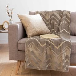 Maisons Du Monde Plaids Plaid Gris Et Doré Motifs Graphiques 150x230 -Plaids Soldes plaid gris et dore motifs graphiques 150x230 1000 12 32 182031 1