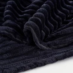 In The Mood Plaids Plaid Polaire Bleu Foncé 180x130 -Plaids Soldes plaid polaire bleu fonce 180x130 4