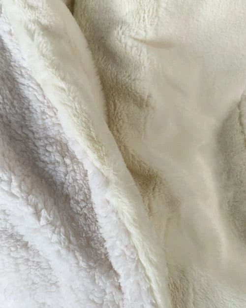 Le Comptoir De La Plage Plaids Plaid Polaire Doublé Imitation "Lapin" Crème 130x170cm 4 Le Comptoir De La Plage Plaids Plaid Polaire Doublé Imitation "Lapin" Crème 130x170cm – Image 2