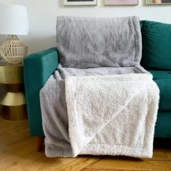 Le Comptoir De La Plage Plaids Plaid Polaire Doublé Imitation "Lapin" Gris Clair 130x170cm -Plaids Soldes plaid polaire double imitation lapin gris clair 130x170cm 2