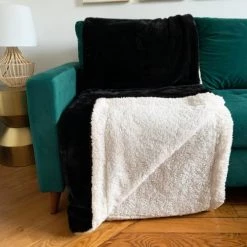 Le Comptoir De La Plage Plaids Plaid Polaire Doublé Imitation "Lapin" Noir 130x170cm -Plaids Soldes plaid polaire double imitation lapin noir 130x170cm 2