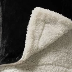 Le Comptoir De La Plage Plaids Plaid Polaire Doublé Imitation "Mouton" Noir 130x170cm -Plaids Soldes plaid polaire double imitation mouton noir 130x170cm 2