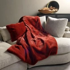 Dutch Decor Plaids Plaid Rouge Fausse Fourrure 140x180 Cm Uni -Plaids Soldes plaid rouge fausse fourrure 140x180 cm uni 3