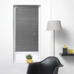 Store D'intérieur Panneaux Et Stores Japonais Store Vénitien à Lamelles Aluminium Argent 130x60cm -Plaids Soldes store venitien a lamelles aluminium anthracite 130x60cm 1